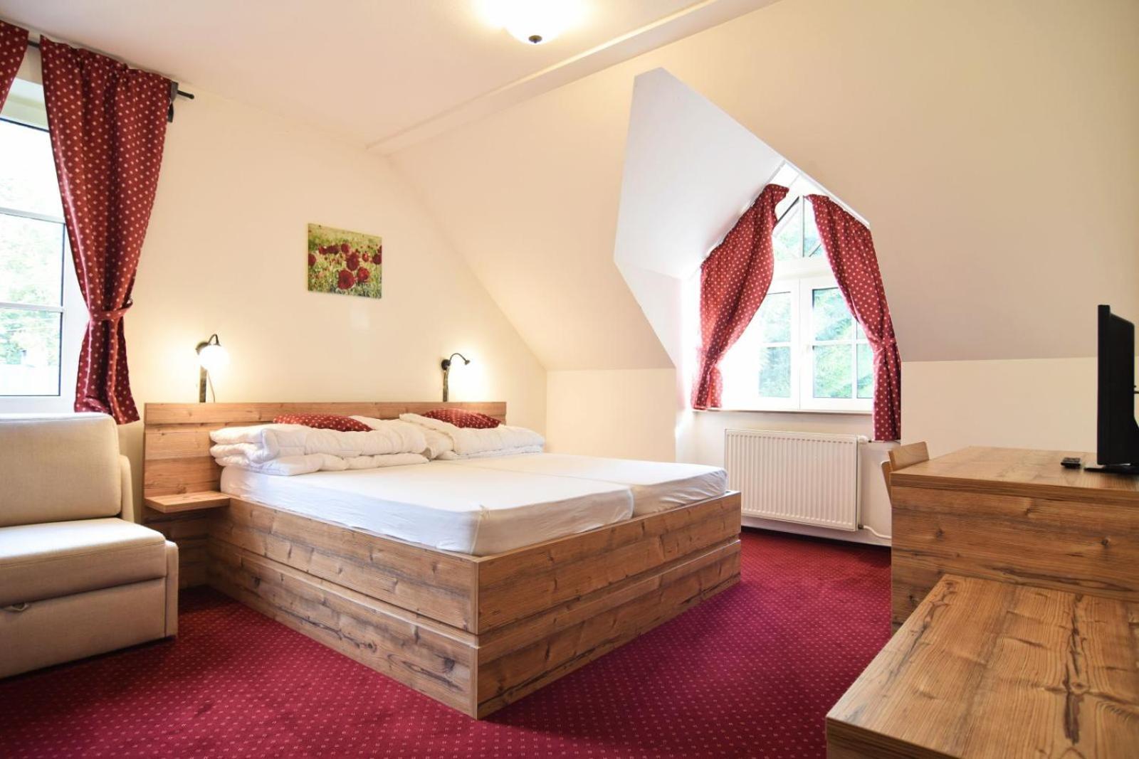 Hotel Konsel Říčky Buitenkant foto