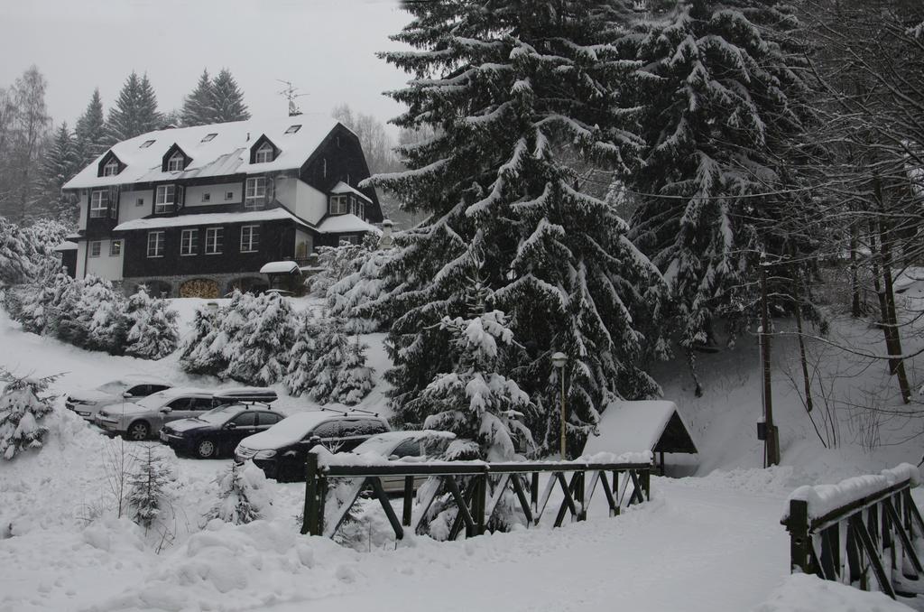 Hotel Konsel Říčky Buitenkant foto
