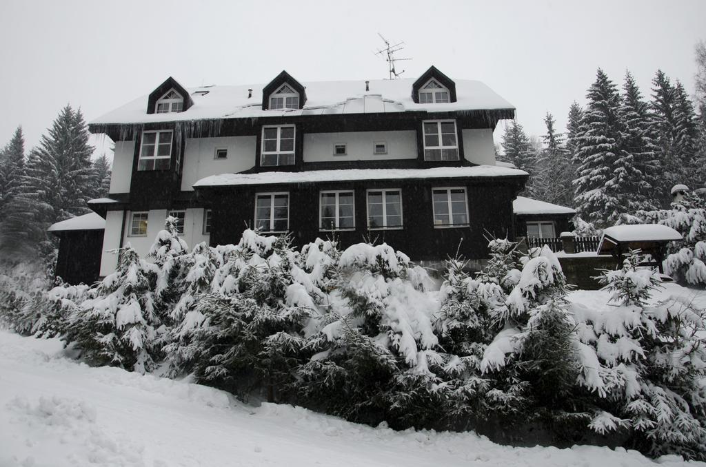 Hotel Konsel Říčky Buitenkant foto