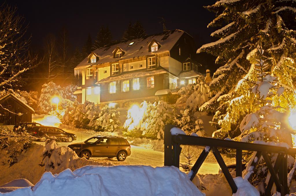 Hotel Konsel Říčky Buitenkant foto