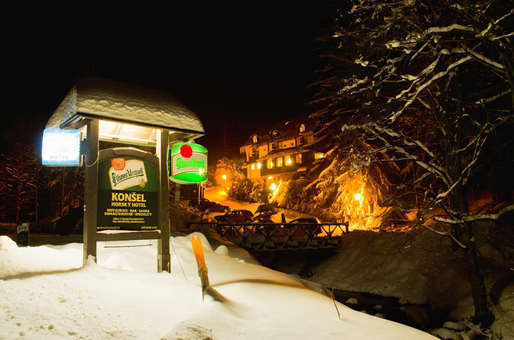 Hotel Konsel Říčky Buitenkant foto