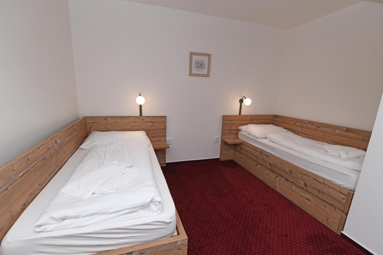 Hotel Konsel Říčky Buitenkant foto